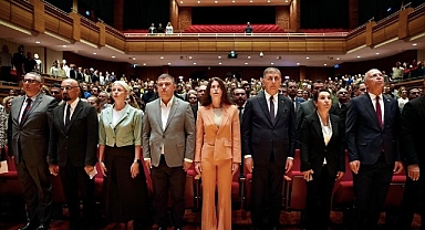 Çeşme Belediye Başkanı Lâl Denizli, İzmir Büyükşehir Belediyesi Kurumsal Sürdürülebilirlik Raporu Lansmanında konuştu