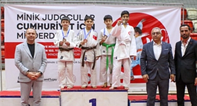 Minik sporcular Cumhuriyet için ter döktü